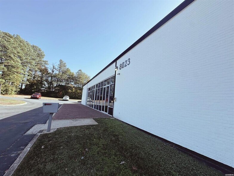 8023 Interstate 30, Little Rock, AR à louer - Photo du bâtiment - Image 2 de 19
