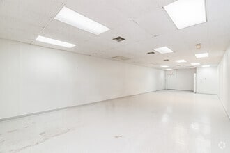 6043 Kimberly Blvd, Fort Lauderdale, FL for lease Interior Photo- Image 1 of 4