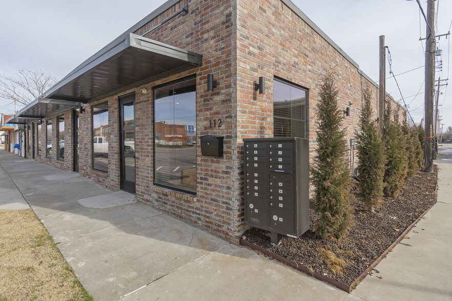 112 N Broadway St, Moore, OK for lease - Building Photo - Image 2 of 2