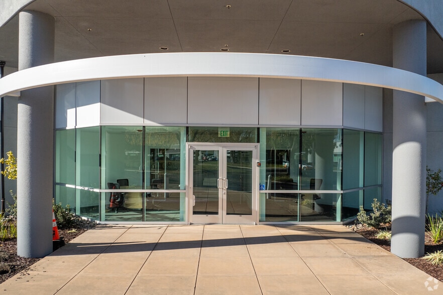 39611 Eureka Dr, Newark, CA for lease - Building Photo - Image 3 of 61