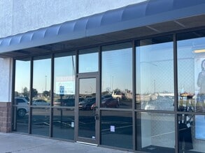 511 Windward Dr, Newton, KS for lease Interior Photo- Image 2 of 8