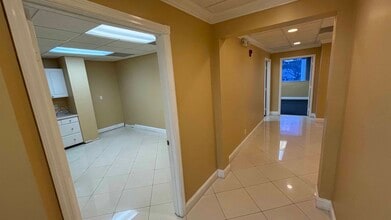 2727 E Oakland Park Blvd, Fort Lauderdale, FL for lease Interior Photo- Image 2 of 23