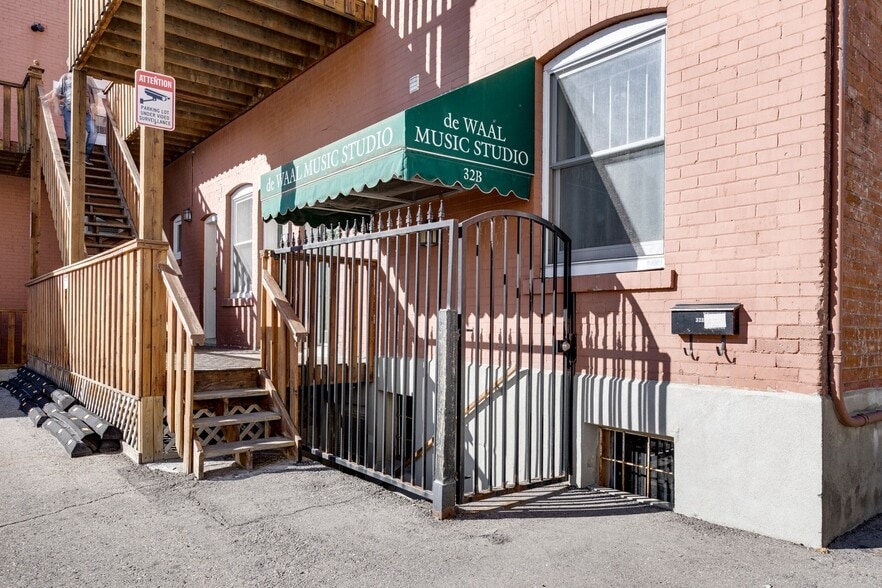 606 Meredith Rd NE, Calgary, AB à vendre - Photo du bâtiment - Image 2 de 46