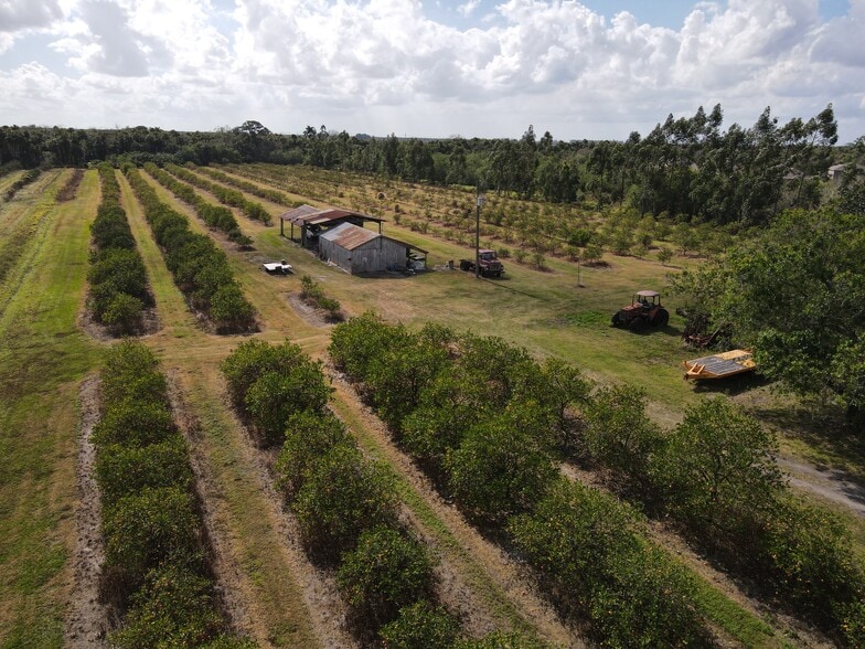 8101 Okeechobee Rd, Fort Pierce, FL à vendre - Photo du bâtiment - Image 2 de 44