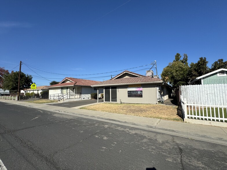 425 E Center St, Manteca, CA à vendre - Photo principale - Image 1 de 1