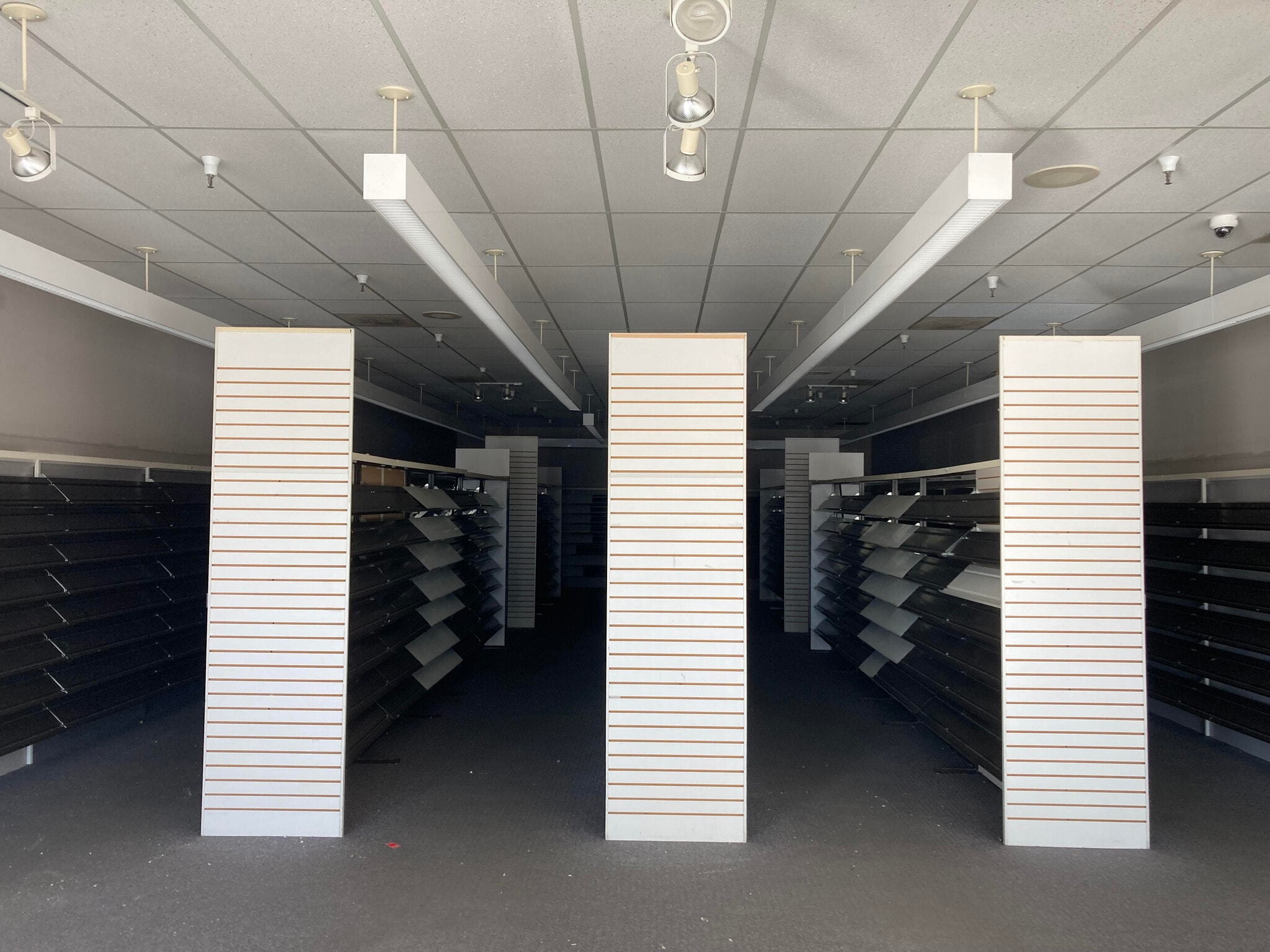 1025 S Main St, Red Bluff, CA for lease Building Photo- Image 1 of 1