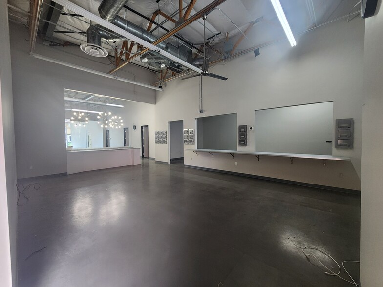 5525 S Decatur Blvd, Las Vegas, NV for lease - Building Photo - Image 3 of 8