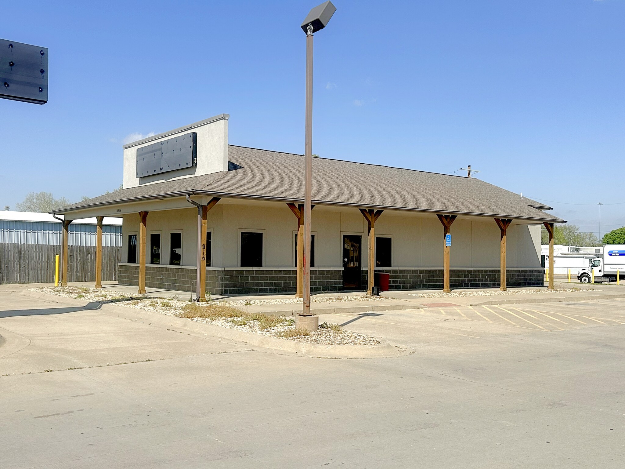 5916 SW Topeka Blvd, Topeka, KS à vendre Photo du bâtiment- Image 1 de 1