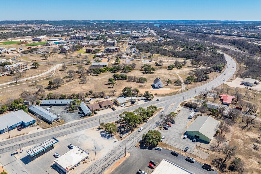 1812 Water St, Kerrville, TX à vendre - Photo du bâtiment - Image 2 de 9