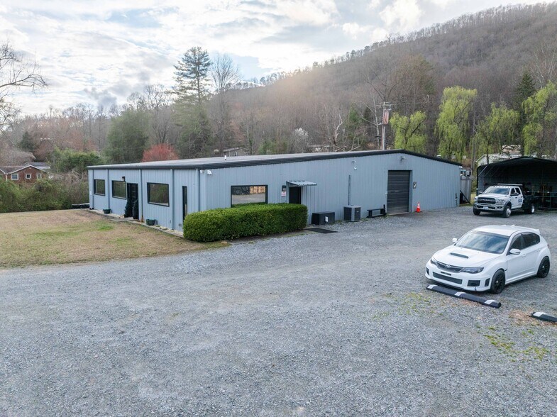4599 Hendersonville Hwy, Pisgah Forest, NC à vendre - Photo du bâtiment - Image 3 de 5