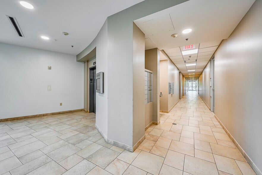 7501 Lakeview Pkwy, Rowlett, TX à louer - Photo du bâtiment - Image 2 de 10