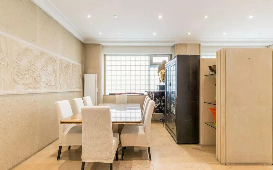 Retail in Paris for sale - Interior Photo - Image 3 of 9