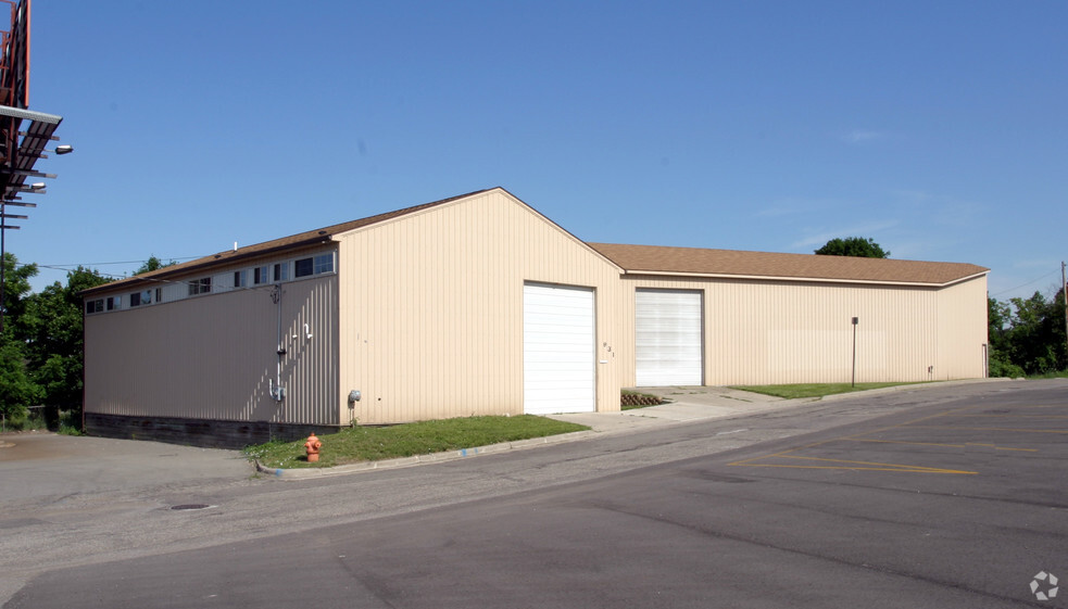 931 N Clippert St, Lansing, MI for lease - Building Photo - Image 2 of 4