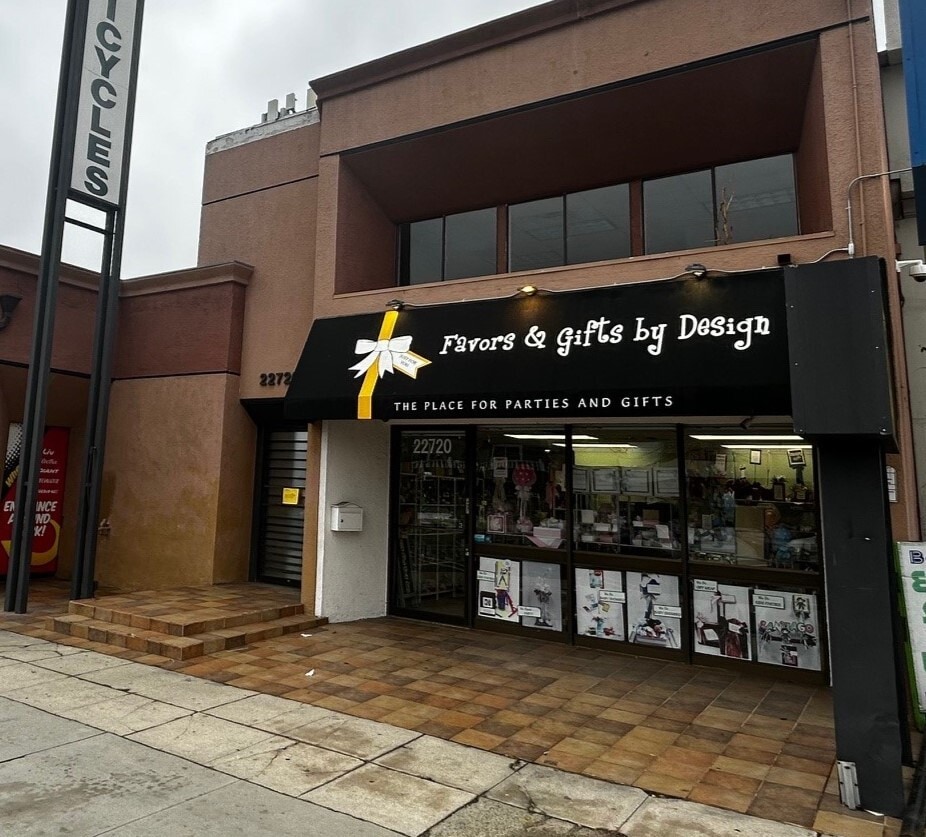 22720 Ventura Blvd, Woodland Hills, CA for lease Interior Photo- Image 1 of 7