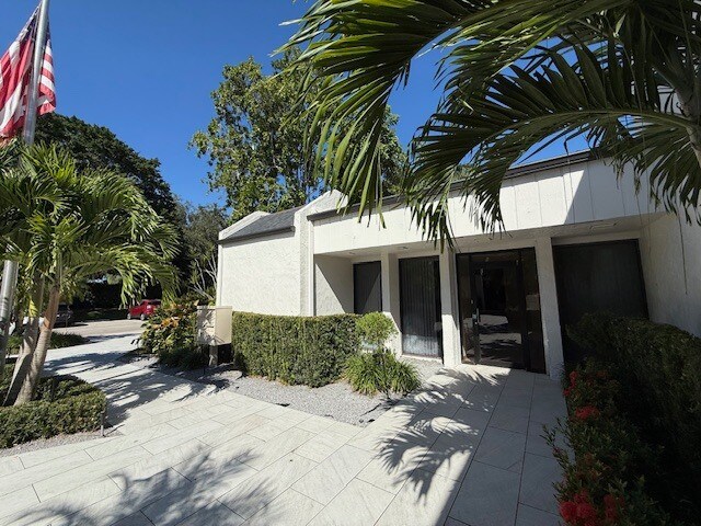 7763 W Glades Rd, Boca Raton, FL à louer - Photo du bâtiment - Image 2 de 7