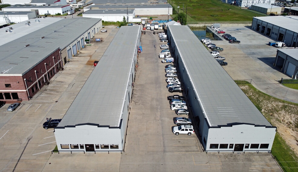 5479 W Sam Houston Pky N, Houston, TX for lease - Building Photo - Image 3 of 4