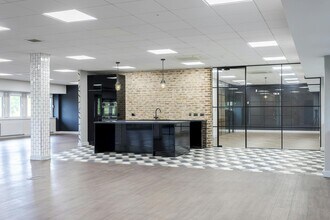 4200-4520 Solihull Pky, Birmingham à louer Photo du bâtiment- Image 2 de 13