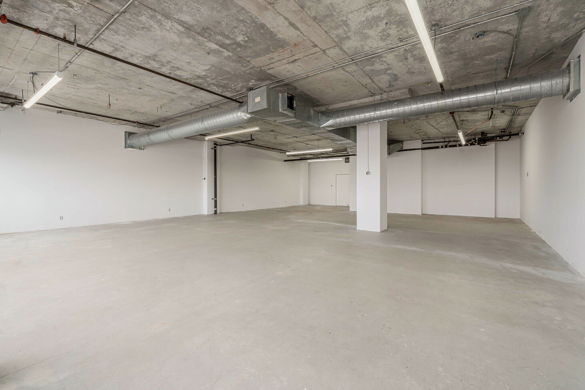 323-355 Rue Chabanel O, Montréal, QC for lease Building Photo- Image 1 of 6