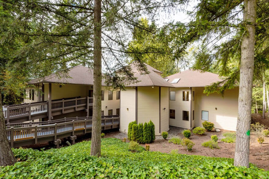 3805 108th Ave NE, Bellevue, WA à louer - Photo du bâtiment - Image 2 de 6