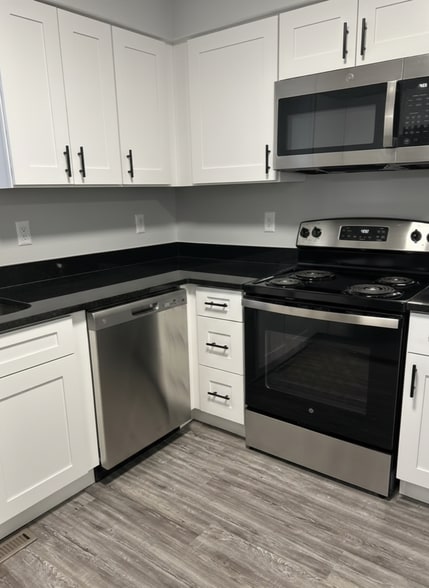 1136 W 17th St, Bloomington, IN à vendre - Photo intérieure - Image 3 de 4