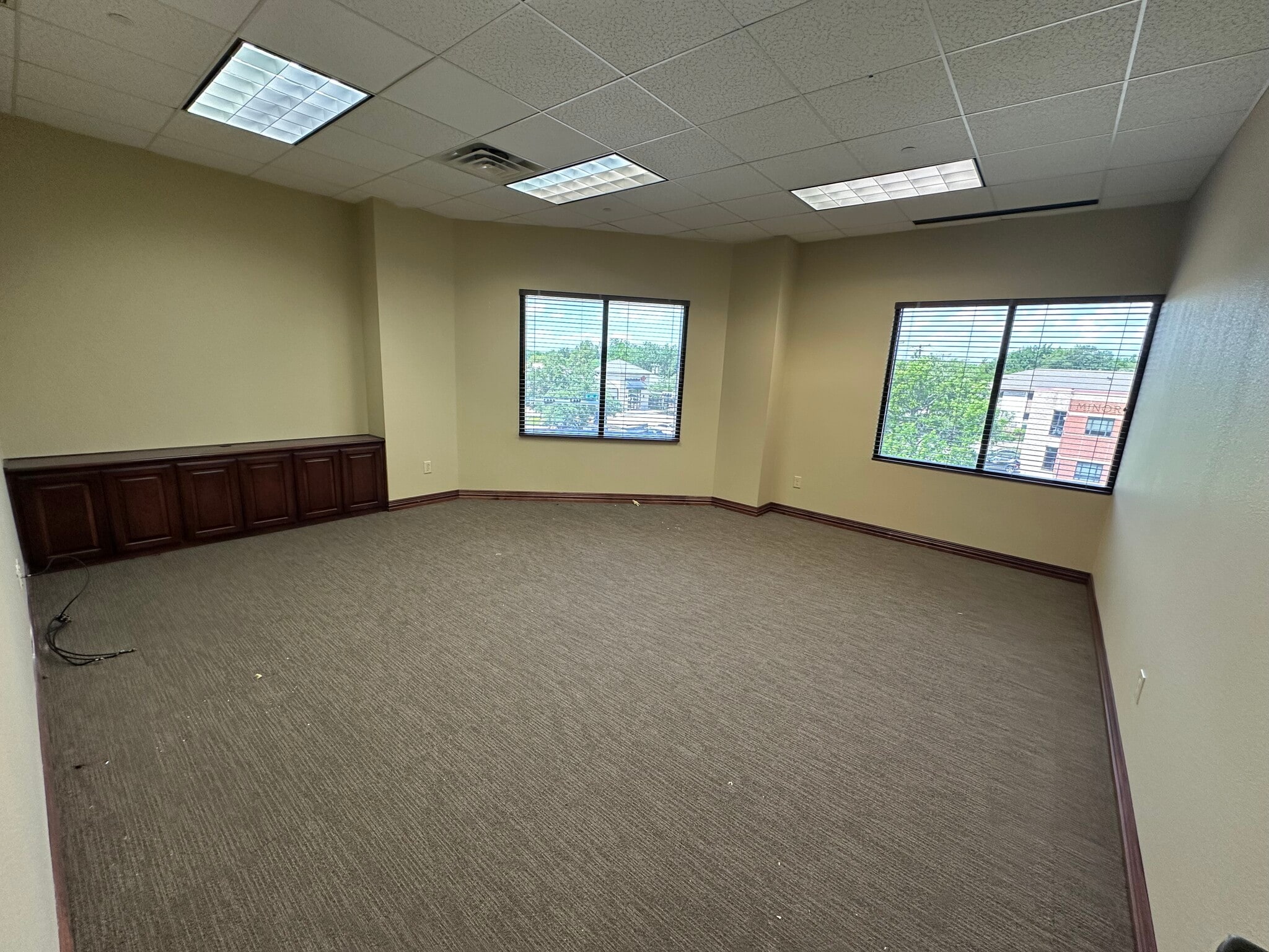400 W Oak St, Denton, TX for lease Interior Photo- Image 1 of 1