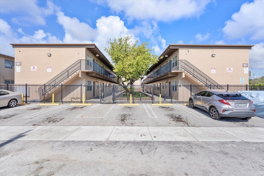 901-951 NW 8th Ave, Pompano Beach, FL à vendre - Photo du bâtiment - Image 1 de 18