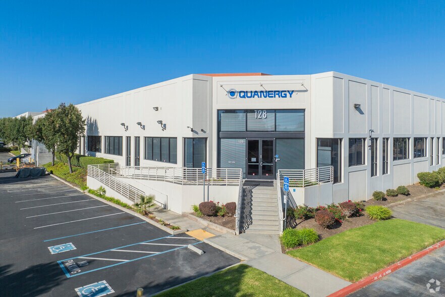 120-128 Baytech Dr, San Jose, CA à louer - Photo du bâtiment - Image 2 de 12