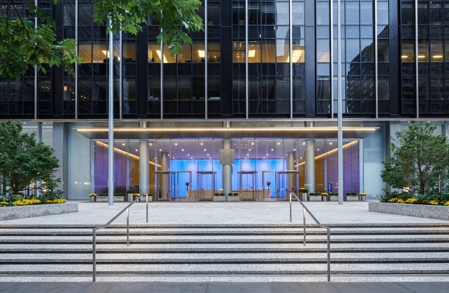 1345 Avenue of the Americas, New York, NY à louer - Photo du bâtiment - Image 3 de 7