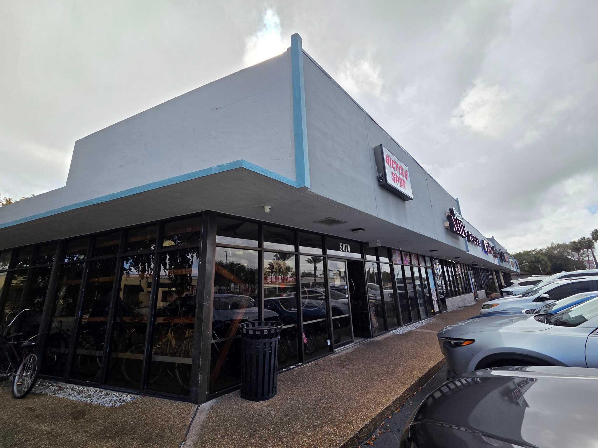 5050-5074 N Dixie Hwy, Oakland Park, FL for lease Primary Photo- Image 1 of 11