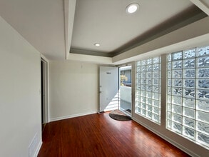 15216 Vanowen St, Van Nuys, CA à louer Photo intérieure- Image 2 de 12