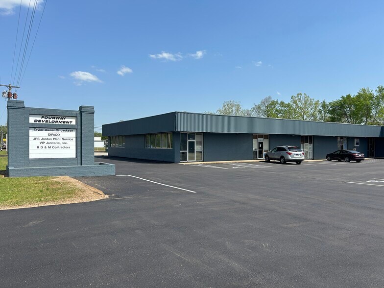 724 Airways Blvd, Jackson, TN à louer - Photo du bâtiment - Image 1 de 7