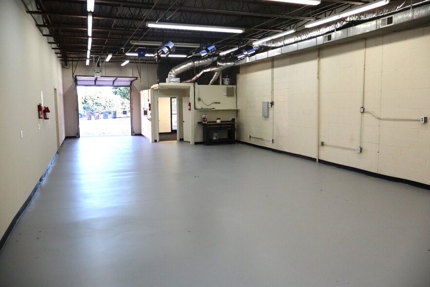 2015 Binford St, Greensboro, NC for lease - Building Photo - Image 3 of 10