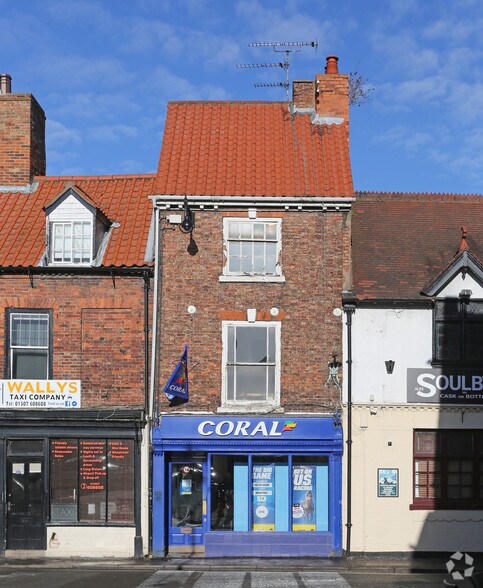 7 Queen St, Louth for sale - Building Photo - Image 1 of 2