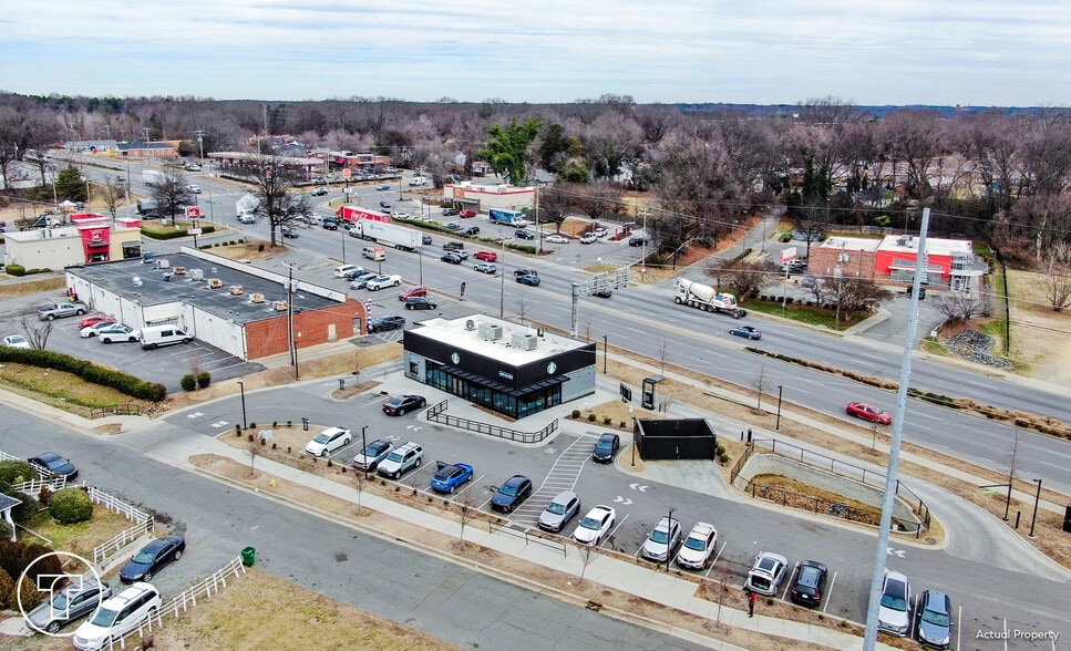 4019 Brookshire Blvd, Charlotte, NC for sale - Building Photo - Image 2 of 7
