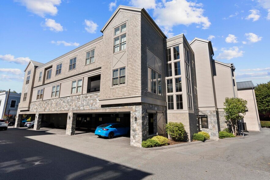 21 Forest Street Unit# C1, New Canaan, CT à vendre - Photo du bâtiment - Image 2 de 50