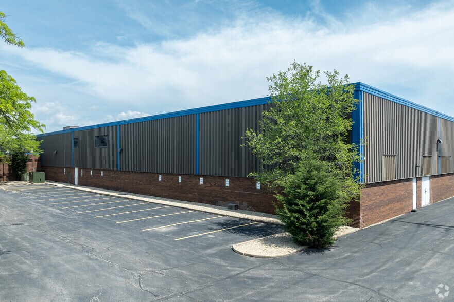 1845 Tonne Rd, Elk Grove Village, IL à louer - Photo du bâtiment - Image 3 de 5