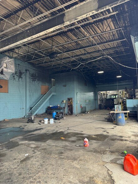 184-188 Doremus Avenue ave, Newark, NJ à louer - Photo intérieure - Image 3 de 11