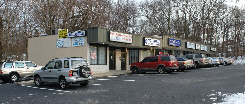 401 Hawkins Ave, Ronkonkoma, NY à louer - Photo du bâtiment - Image 2 de 2