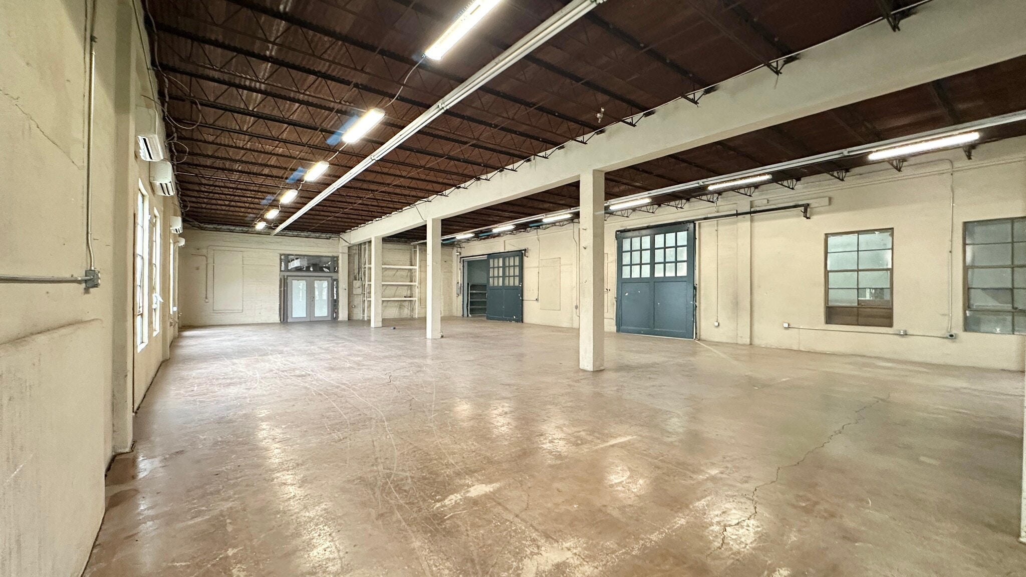 1303 S Comal St, San Antonio, TX for lease Interior Photo- Image 1 of 36