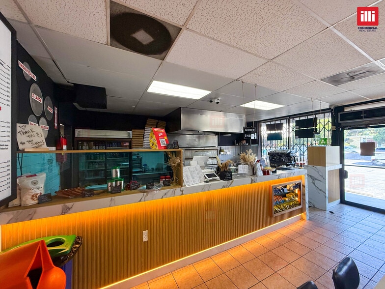 14100-14108 Magnolia Blvd, Sherman Oaks, CA for lease - Interior Photo - Image 2 of 8