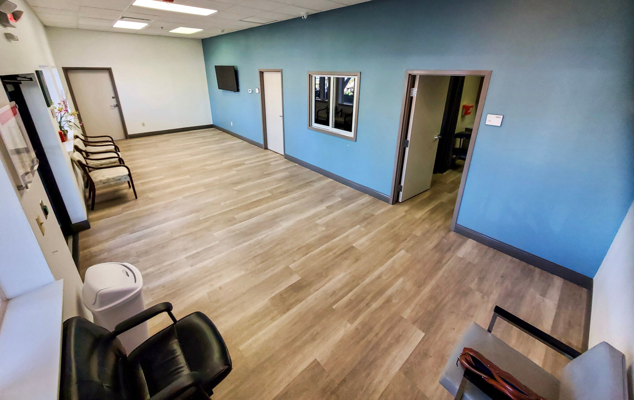 540-550 Bay Isles Rd, Longboat Key, FL for lease Interior Photo- Image 1 of 21