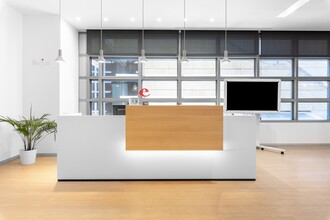 Coworking Space in Avenida de Juan Pablo II, 35, Zaragoza for lease Interior Photo- Image 2 of 32