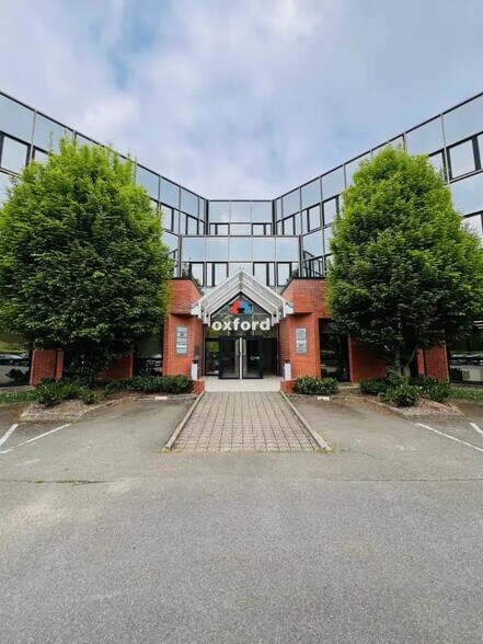 Bureau dans Montigny-le-Bretonneux à louer - Photo du bâtiment - Image 1 de 32