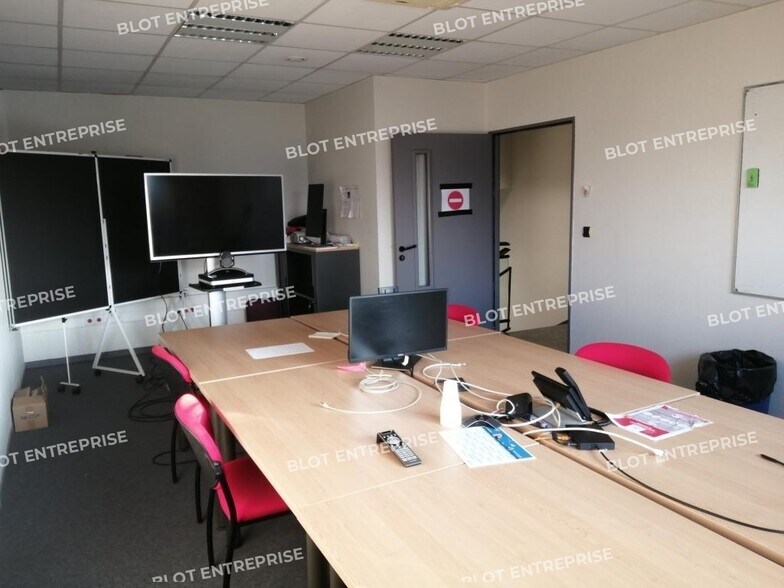 Office in Cesson-Sévigné for lease - Interior Photo - Image 3 of 14