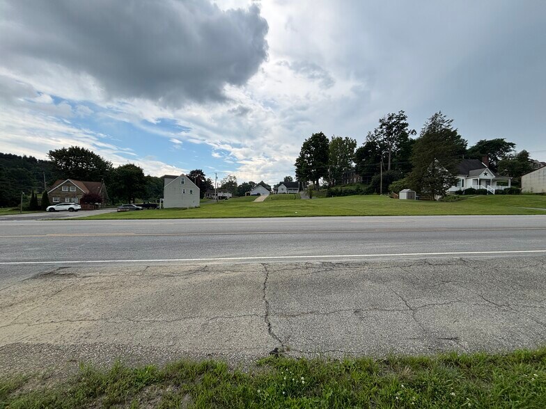 239 New Castle Rd, Butler, PA à vendre - Photo du bâtiment - Image 2 de 7