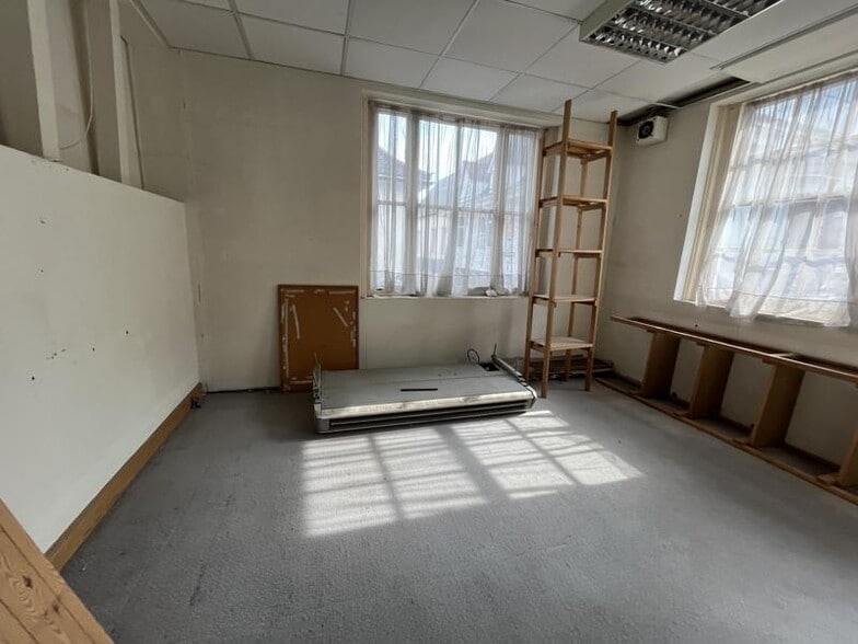 23-23A Buttermarket, Ipswich for lease - Building Photo - Image 2 of 8