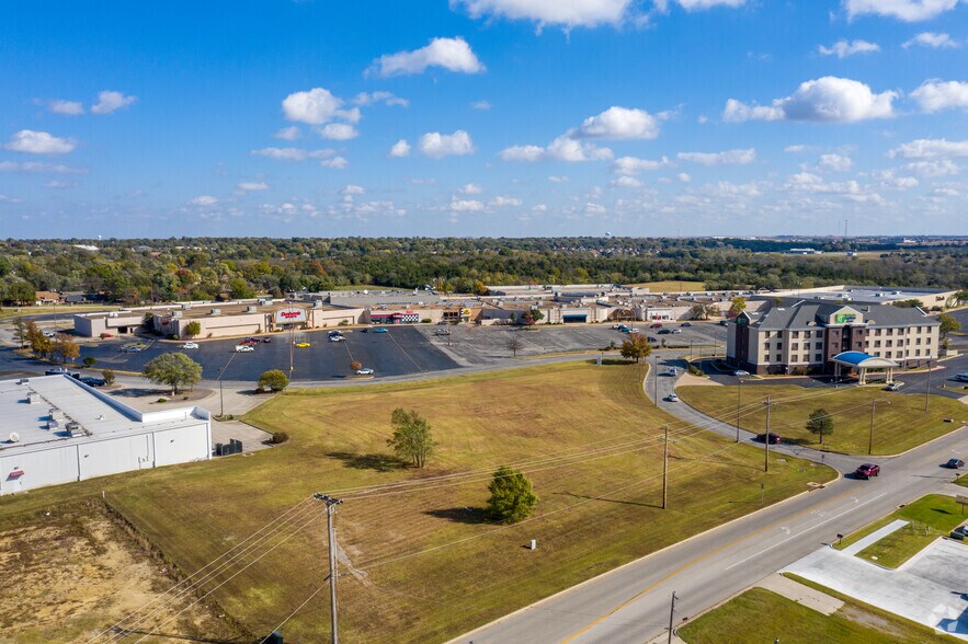 2350 SE Washington Blvd, Bartlesville, OK for lease - Building Photo - Image 2 of 8