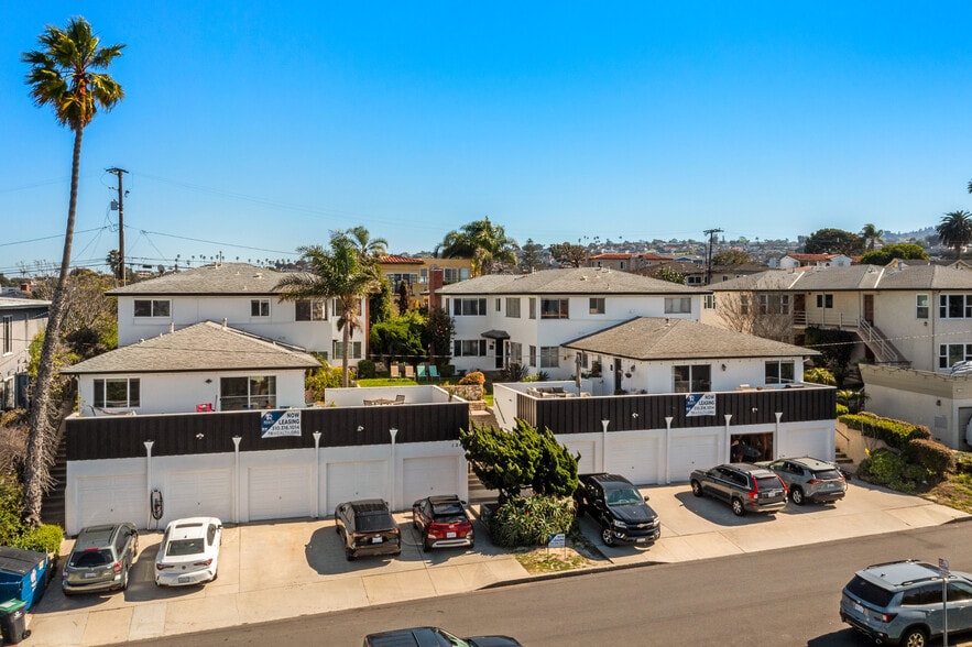 124-128 Palos Verdes Blvd, Redondo Beach, Redondo Beach, CA for sale - Primary Photo - Image 1 of 31