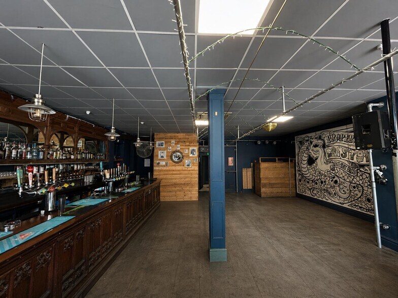 51 Stokes Crof, Bristol for lease - Building Photo - Image 3 of 13