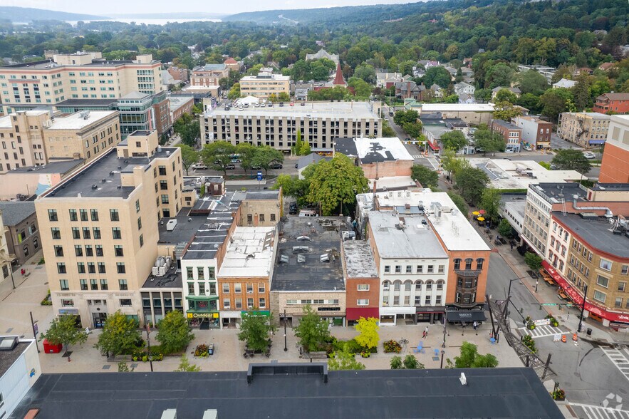 214 E State St, Ithaca, NY à louer - Aérien - Image 3 de 3